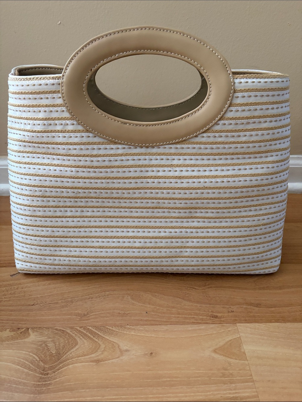 Liz Claiborne Beige and Cream purse tote with turquoise blue interior lining